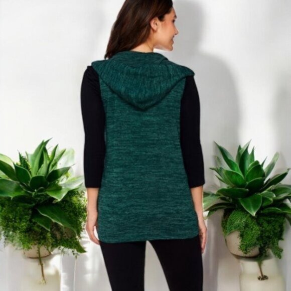 Lori Goldstein Sweater Knit Vest – Effortless Layering with Chic Appeal! - Picture 2 of 4